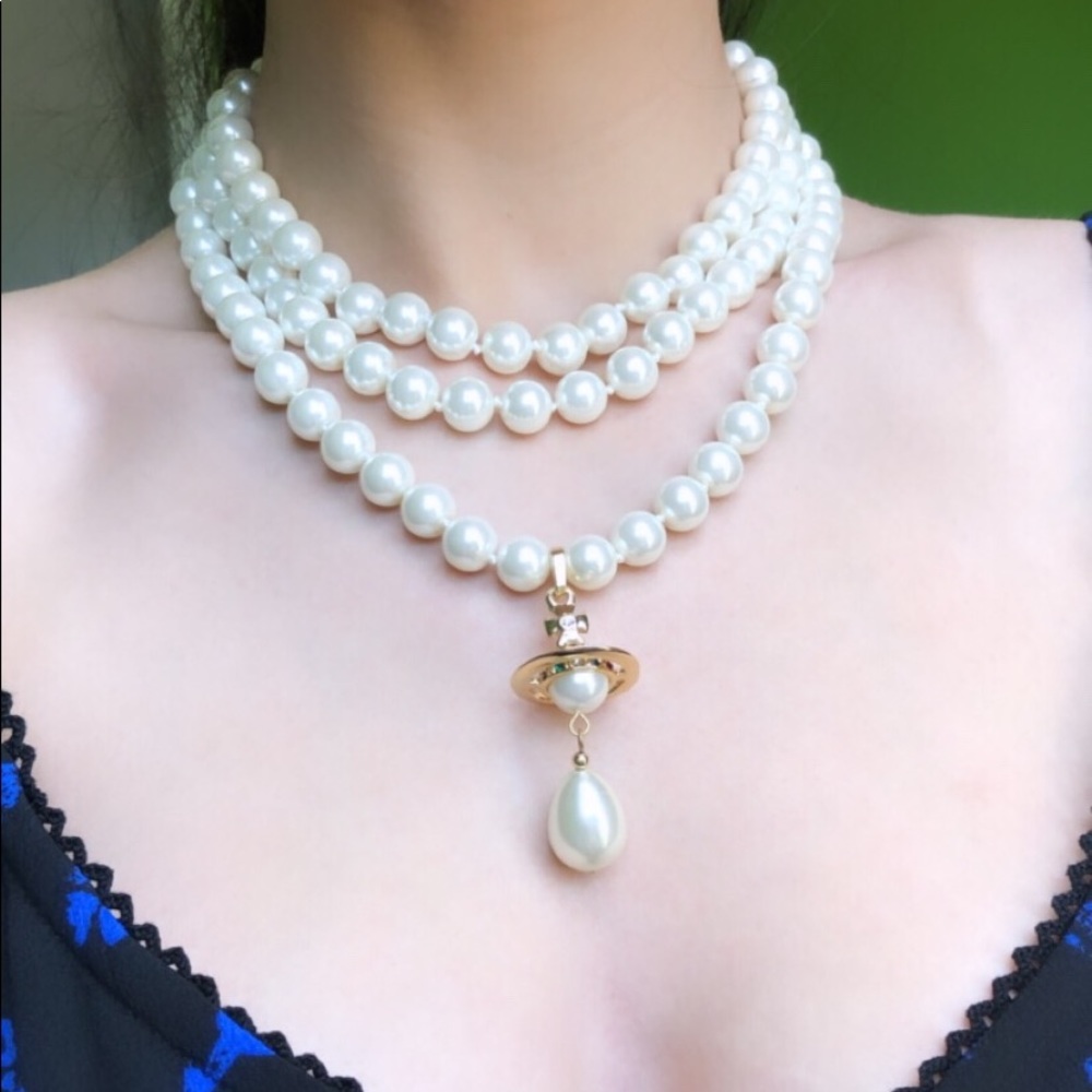 3 tier gold pearl vivienne Westwood necklace
